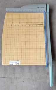 lot 431 image: QUARTET PAPER CUTTER MODEL 9115 AS SHOWN.