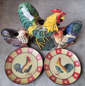 lot 432 image: LOT OF ROOSTER THEMED HOME DECOR AS SHOWN.