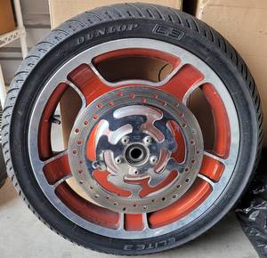 lot 438 image: DUNLOP E3 13070-18 MOTORCYCLE TIRE WITH WHEEL AS SHOWN.