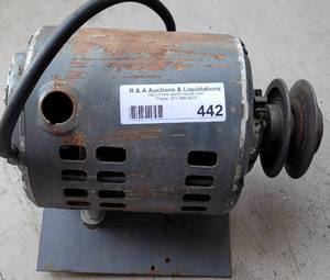 lot 442 image: GE A-C MOTOR AS SHOWN. UNABLE TO READ MODEL NUMBER.