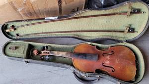 lot 463 image: VINTAGE KOHLER VIOLIN WITH CASE IN STYLECOLORCONDITION SHOWN.