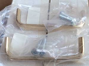 lot 487 image: LOT OF 25 SOLID BRASS 3 DOOR PULLS  HANDLES IN PACKAGES AS SHOWN. (YOUR BID X 25)