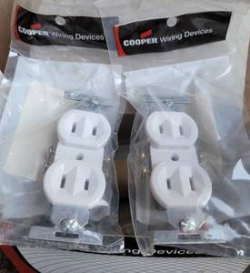 lot 489 image: LOT OF 5 ELECTRICAL OUTLETS IN PACKAGES AS SHOWN. (YOUR BID X 5)