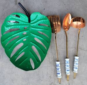 lot 523 image: LEAF SHAPE DECOR PLATER AND BRASS UTENSILS AS SHOWN.