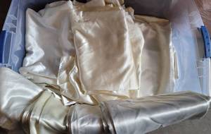 lot 516 image: LOT OF 30 ASSORTED LINENTABLE CLOTH IN STYLESCOLORSCONDITION SHOWN. (YOUR BID X 30)