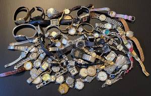 lot 529 image: LOT OF ASSORTED WATCHES IN STYLESCOLORSCONDITION SHOWN. MOSTLY FOR PARTS ANDOR REPAIRS.