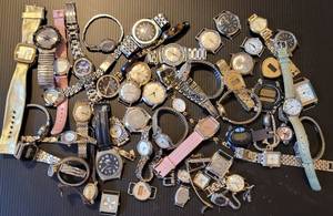 lot 530 image: LOT OF ASSORTED WATCHES IN STYLESCOLORSCONDITION SHOWN. MOSTLY FOR PARTS ANDOR REPAIRS.