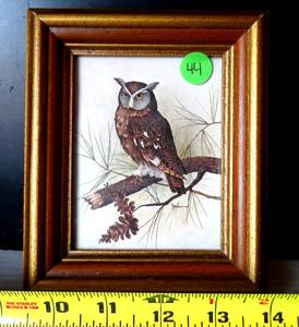lot 44 image: Another awesome Owl print in wooden frame - measures 4 12 x 7