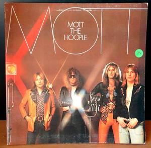 lot 197 image: VINTAGE 1973 Vintage Vinyl-Mott The Hoople-MOTT-Columbia