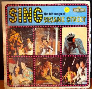 lot 229 image: VINTAGE  1974 SING THE HIT SONGS OF SESAME STREET VINYL LP