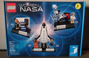 lot 3 image: LEGO 21312 Women Of NASA Space Set Kit Minifig 2017 - Sealed