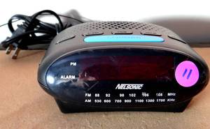 lot 11 image: VINTAGE NELSONIC DIGITAL CLOCK RADIO ALARM