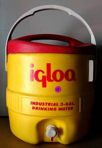 lot 13 image: IGLOO INDUSTRIAL 3 GALLON WATER CONTAINER
