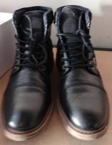 lot 26 image: Sonoma Arches Style Work Boots - size 8