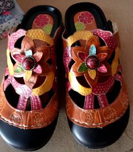 lot 27 image: Fluere Mm Boileve Slip On Sandles Elite  style
