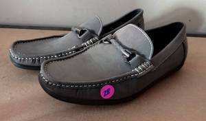 lot 28 image: Nice Pair 0f Womens Size 7 Dream Seek Loafers