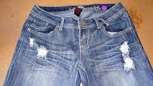lot 58 image: Almost Famous Womens Size 7 Style Jeans