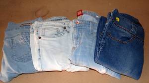 lot 63 image: ASSORTED LOT OF WOMENS DENIM JEANS