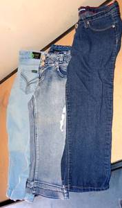 lot 66 image: LOT OF 3 - WOMENS CAPRI DENIMS
