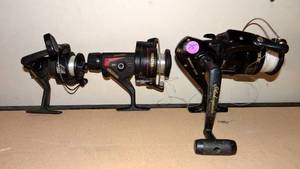 lot 75 image: ASSORTMENT OF SPINNING FISHING REELS