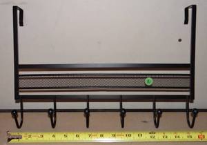 lot 81 image: OVER THE DOOR METAL COAT HANGER WITH 7 HOOKS