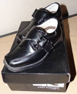 lot 85 image: EASY STRIDER BOYS SIZE 6 DRESS SHOES - LIKE NEW