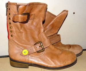 lot 91 image: SIZE 7 WOMENS LEATHER BOOTS