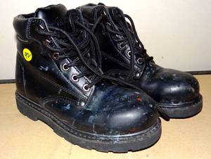 lot 92 image: MENS LEATHER STEEL TOE WORK SHOES - SIZE APPROXIMATELY 78