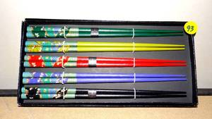 lot 93 image: SET OF 5 VINTAGE CHOPSTICKS - APPEARS UNUSED