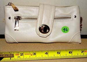 lot 96 image: STYLISH WOMENS CREDIT CARD AND CASH PURSE - WHITE LEATHER