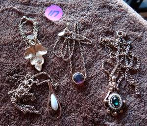 lot 117 image: LOT OF 4 WOMENS CHAINS AND PENDANTS