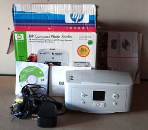 lot 130 image: HP COMPACT PHOTO STUDIO WITH CDCABLES AND POWER CORD