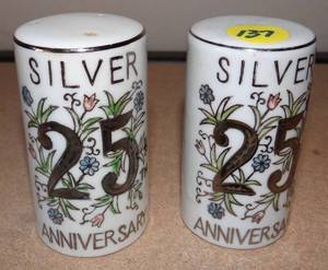 lot 137 image: BEAUTIFUL VINTAGE 25TH SILVER ANNIVERSARY SAALT AND PEPPER SET