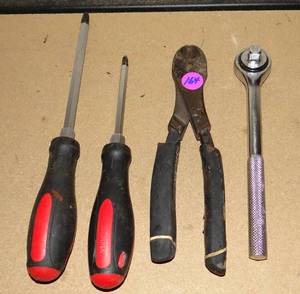 lot 164 image: ASSORTMENT OF TOOLS