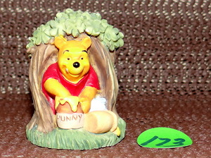 lot 173 image: Lenox Winnie the Pooh Thimble Disney Magic Honey Pot
