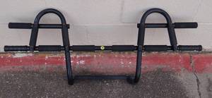 lot 198 image: DOORWAY CHIN UP BAR