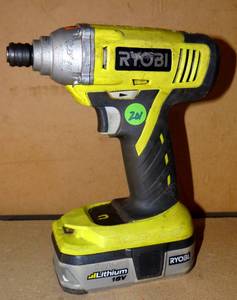 lot 201 image: DEWALT 18V IMPACT DRIVER