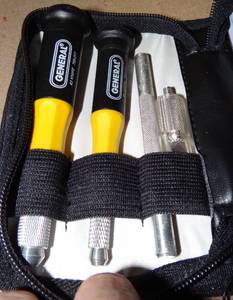 lot 204 image: GENERAL PORATABLE RAZOR KNIFE SET WITH ASSORTMENT OF BLADES IN HANDY CASE