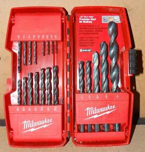 lot 205 image: MILWALKEE 20 PC PRECISION START DRILL BIT WITH HARD CASE