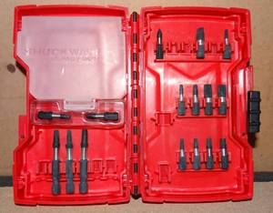 lot 216 image: MILWALKEE 16 PC SCREWDRIVER BITS WITH HARD CASE