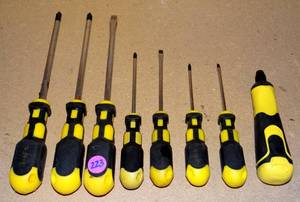 lot 223 image: 8 pc YELLOW HANDLE SCREWDRIVER SET