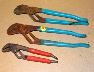 lot 229 image: LOT OF 3 - CHANNEL LOCK STYLE PLUMBING PLIERS