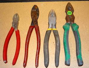 lot 232 image: ELECTRICAL PLIERS - CLIPPERS, WIRE TWISTERS, AND LINEMEN