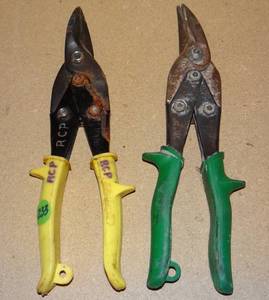 lot 233 image: PAIR OF TIN SNIPS