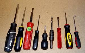 lot 248 image: ASSORTMENT OF SCREWDIVERS