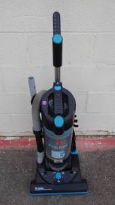 lot 252 image: HOOVER CYCLONIC CLEANING SYSTEMS VACUUM CLEANER