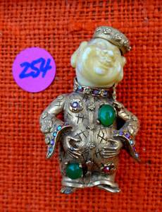 lot 254 image: VINTAGE ASIAN THEMED PINNED BROACH