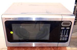 lot 289 image: SHARP CAROUSEL MICROWAVE OVEN