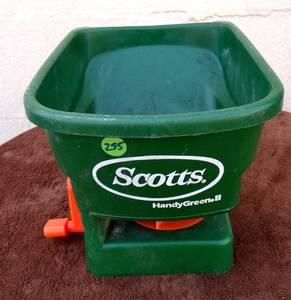 lot 295 image: SCOTTS HANDY GREEN II SEED SPREADER