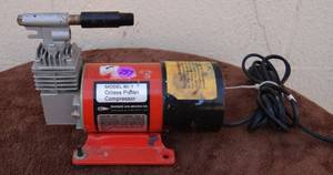 lot 297 image: BADGER MODEL 80-1 OILESS PISTON AIR BRUSH COMPRESSOR